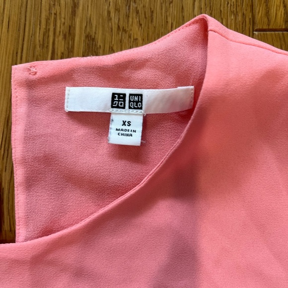 Uniqlo Size XS peplum tunic in pink - Picture 3 of 3